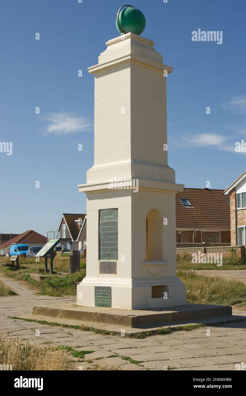 Re George V. Memorial marking primo meridiano di Greenwich datato 1936 a Peacehaven nel Sussex orientale, Inghilterra Foto Stock