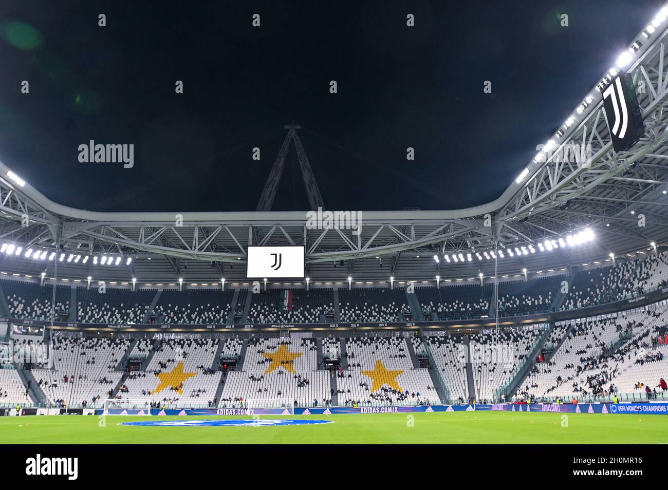 Torino, Italia. 13 ottobre 2021. Veduta interna dello Stadio Allianz a Torino credito: SPP Sport Press Foto. /Alamy Live News Foto Stock