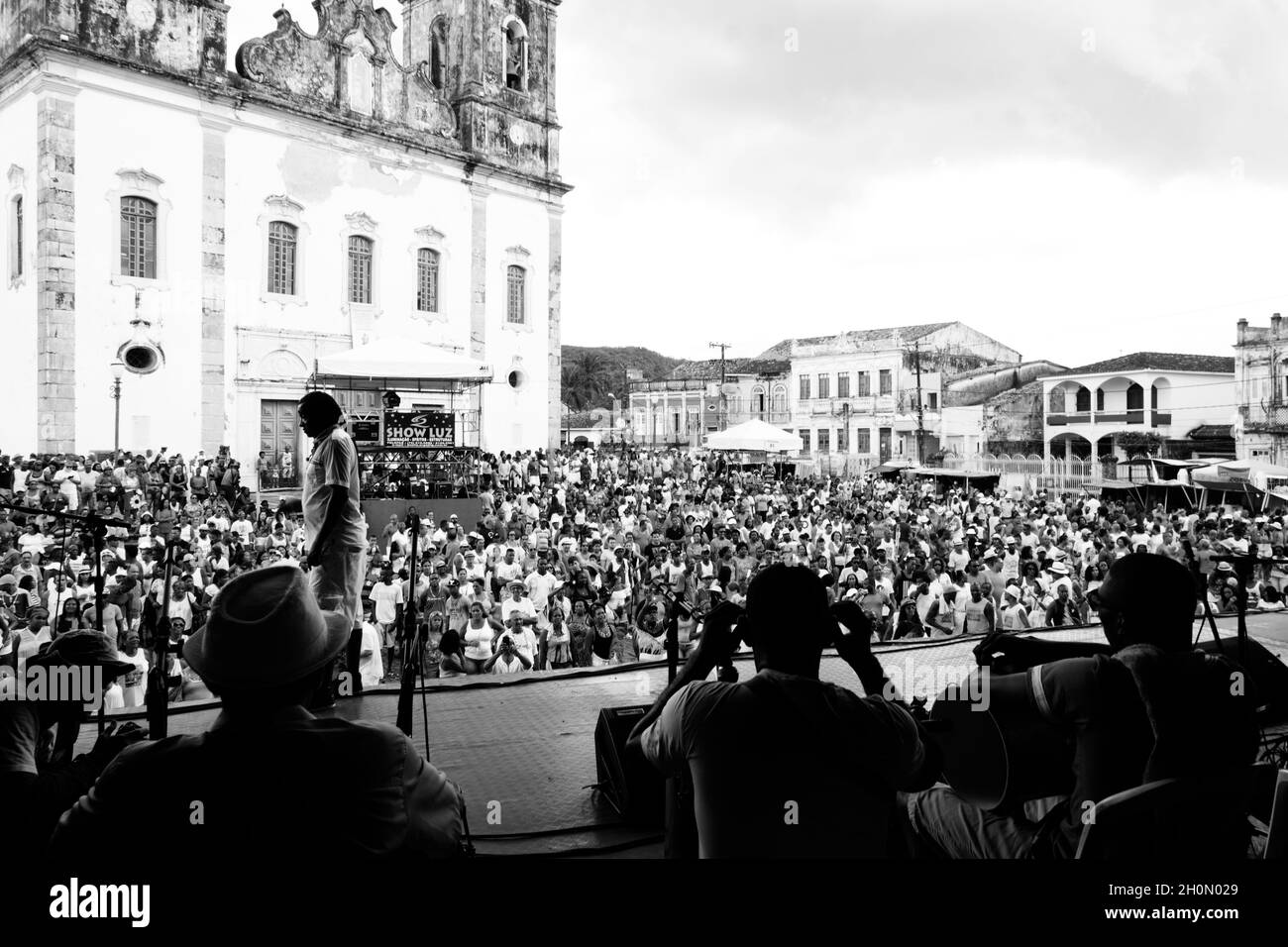 Salvador, Bahia, Brasile - Febbraio 02, : membro della religione candomble partecipa ad un partito in onore di Yemanja nella città di Salvador. Foto Stock