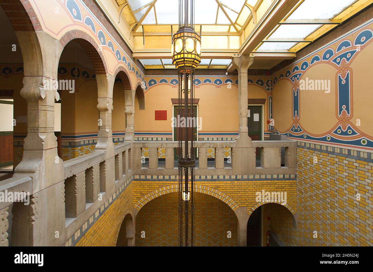 PAESI BASSI, OLANDA DEL NORD, AMSTERDAM; SCALINATA DI DE BURCHT, ANTICA SEDE SINDACALE Foto Stock