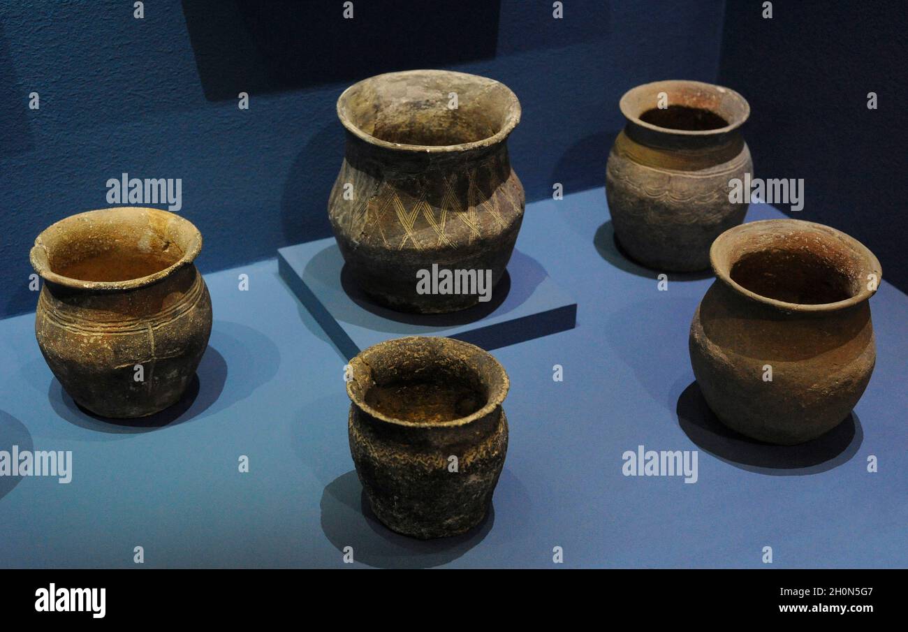 Ceramica da tombe medievali. Biskupija, Vrlika-Zdus, Kasic-Razbojine. Croazia. Museo dei monumenti archeologici croati. Dividi. Croazia. Foto Stock