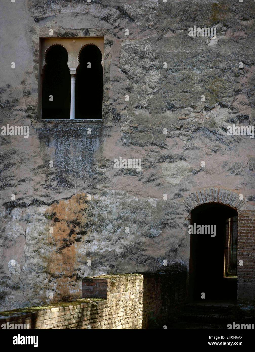 Spagna, Andalusia, Granada. L'Alhambra. Palazzo e fortezza ricostruiti nel 13 ° secolo. Emirato di Granada. Dinastia Nasrid. Torre delle Princesse Foto Stock