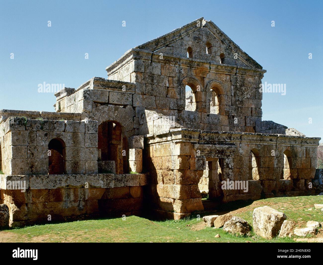 Siria. Città morte. Serjilla. Antica città fondata ca. 473 d.C. e abbandonato nel VII secolo d.C. Bagni pubblici (periodo bizantino). Vista esterna. Fa est Foto Stock