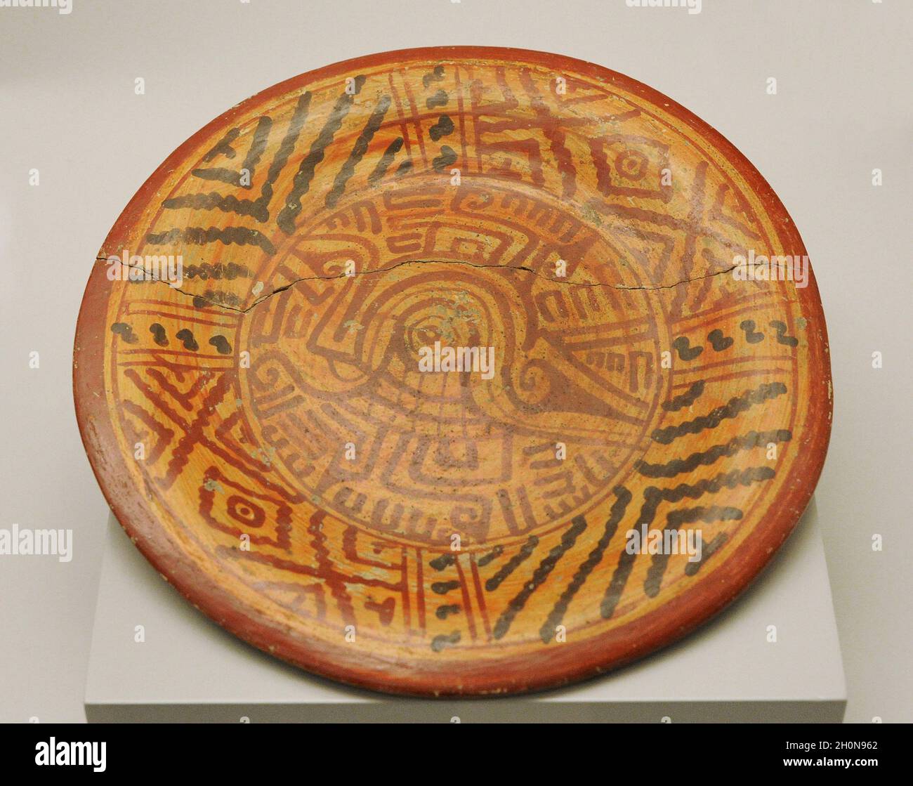 Piastra con decorazione schematica e geometrica. Ceramica dipinta. Stile Mixtec-Puebla. Periodo tardo-postclassico (1350-1500 d.C.). Messico. Museo dell'Ame Foto Stock