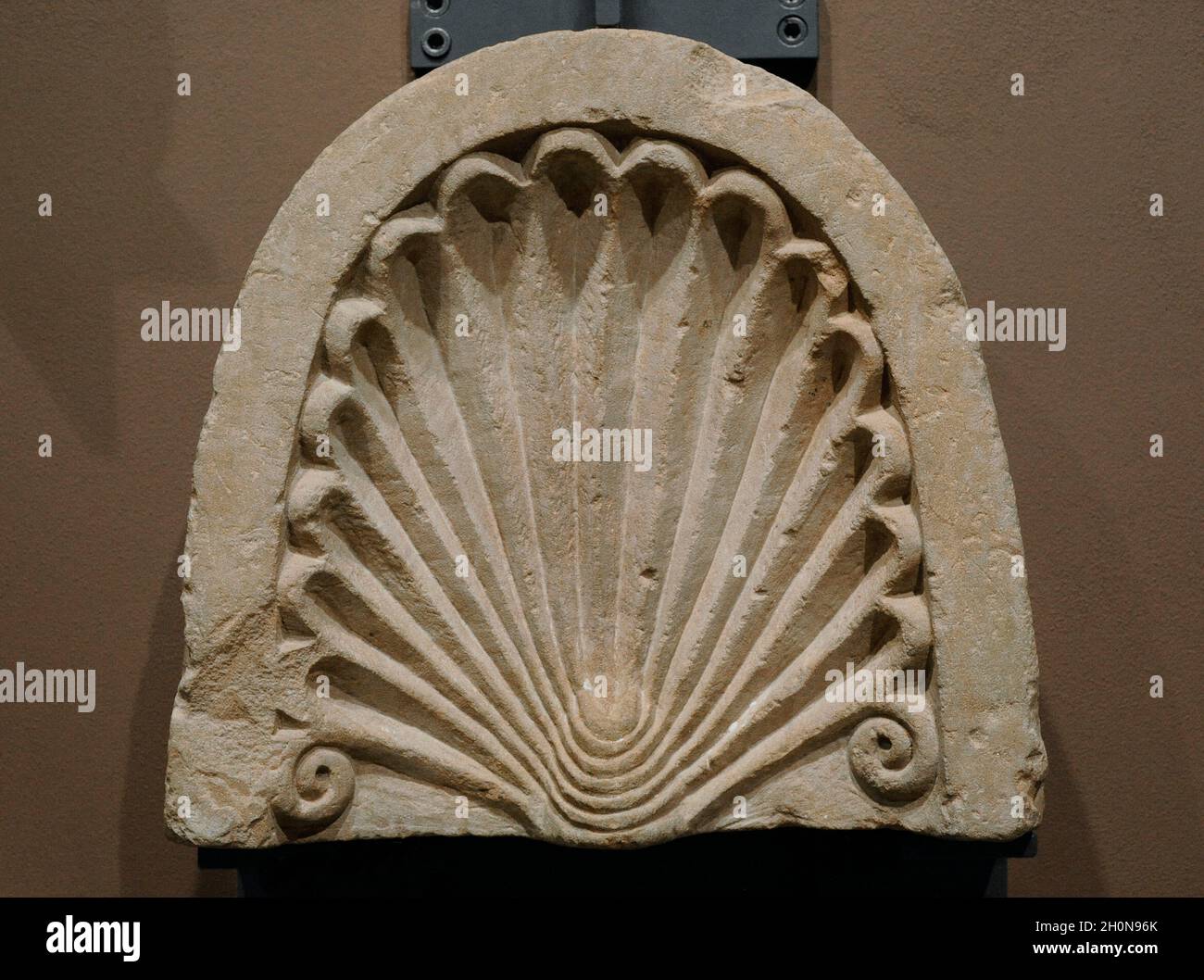 Capitale a forma di guscio. prima metà dell'viii secolo. Arenaria. Dalla Cattedrale di Faras (Sudan). Faras Gallery. Museo Nazionale. Varsavia. Polonia. Foto Stock