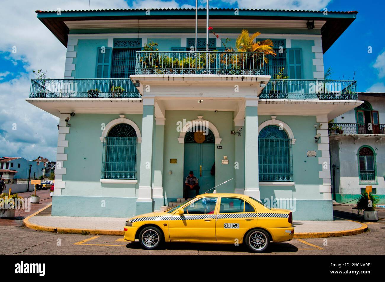 CASCO VIEJO / CITTÀ VECCHIA - Panama City.casco Viejo (spagnolo per la città vecchia), anche noto come casco Antiguo o San Felipe, è il quartiere storico di Panama City. Completato e sistemato nel 1673, è stato costruito dopo la distruzione quasi totale del Panam originale? Città, Panama Viejo nel 1671, quando quest'ultimo è stato attaccato dai pirati. E 'stato designato un sito patrimonio dell'umanità nel 1997..Panama 2011.Photography da Aaron Sosa Foto Stock