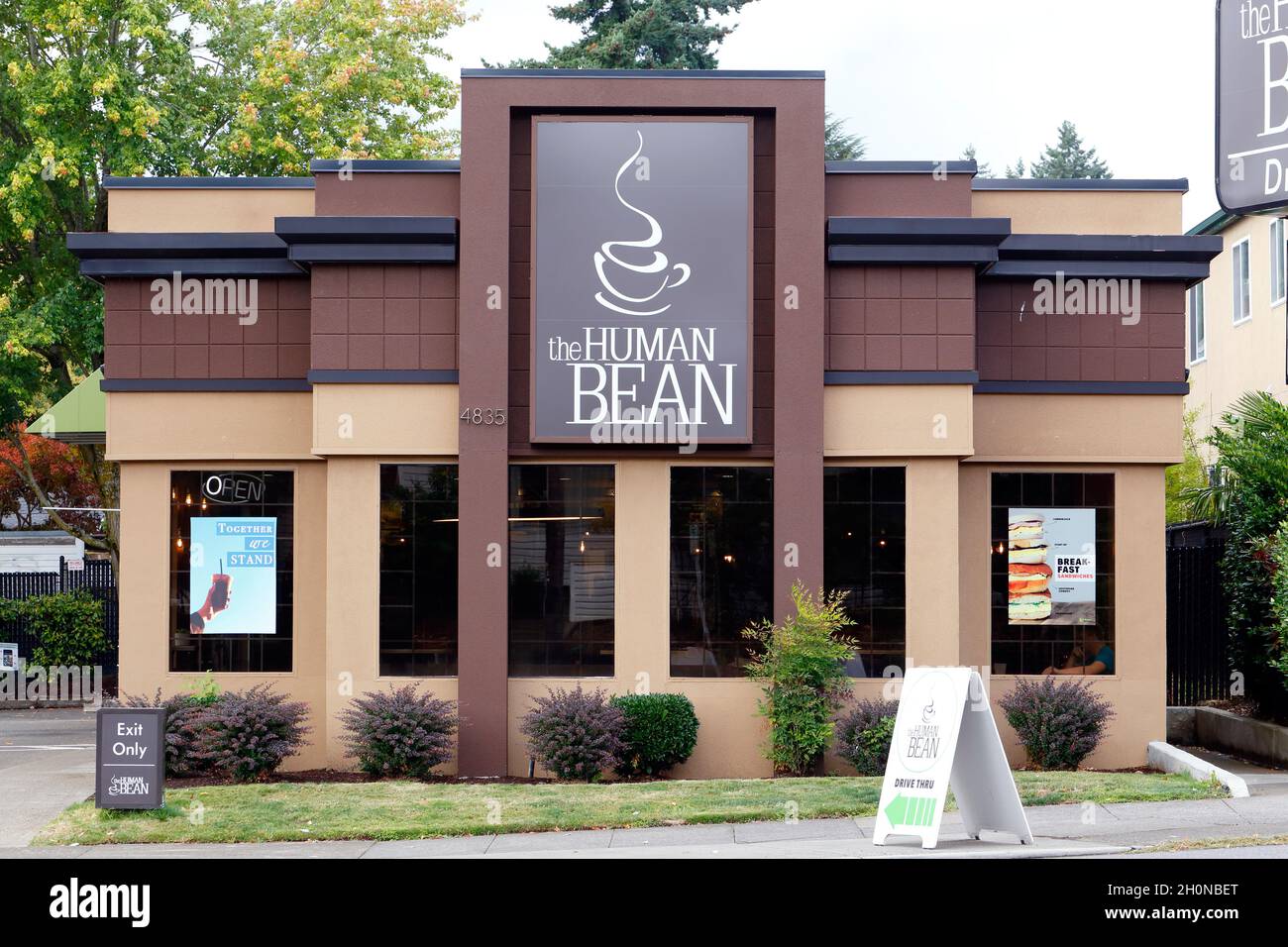 The Human Bean, 4835 NE Sandy Blvd, Portland, Oregon. Facciata esterna di una catena di caffè drive-through nel quartiere di Rose City. Foto Stock