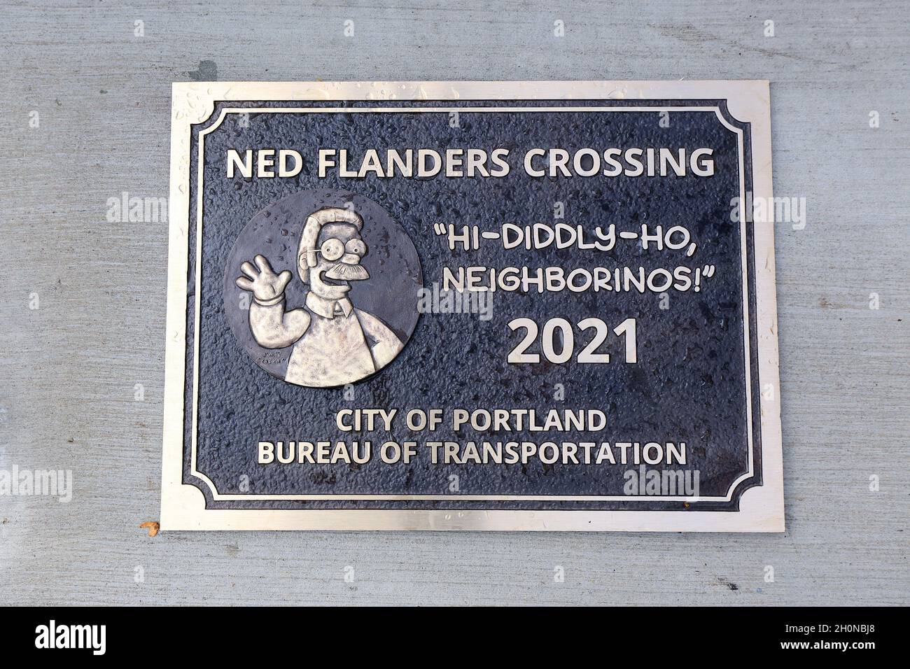 Segnaletica per il ponte pedonale e ciclabile Ned Flanders Crossing sull'Interstate 405, Portland, Oregon. Foto Stock