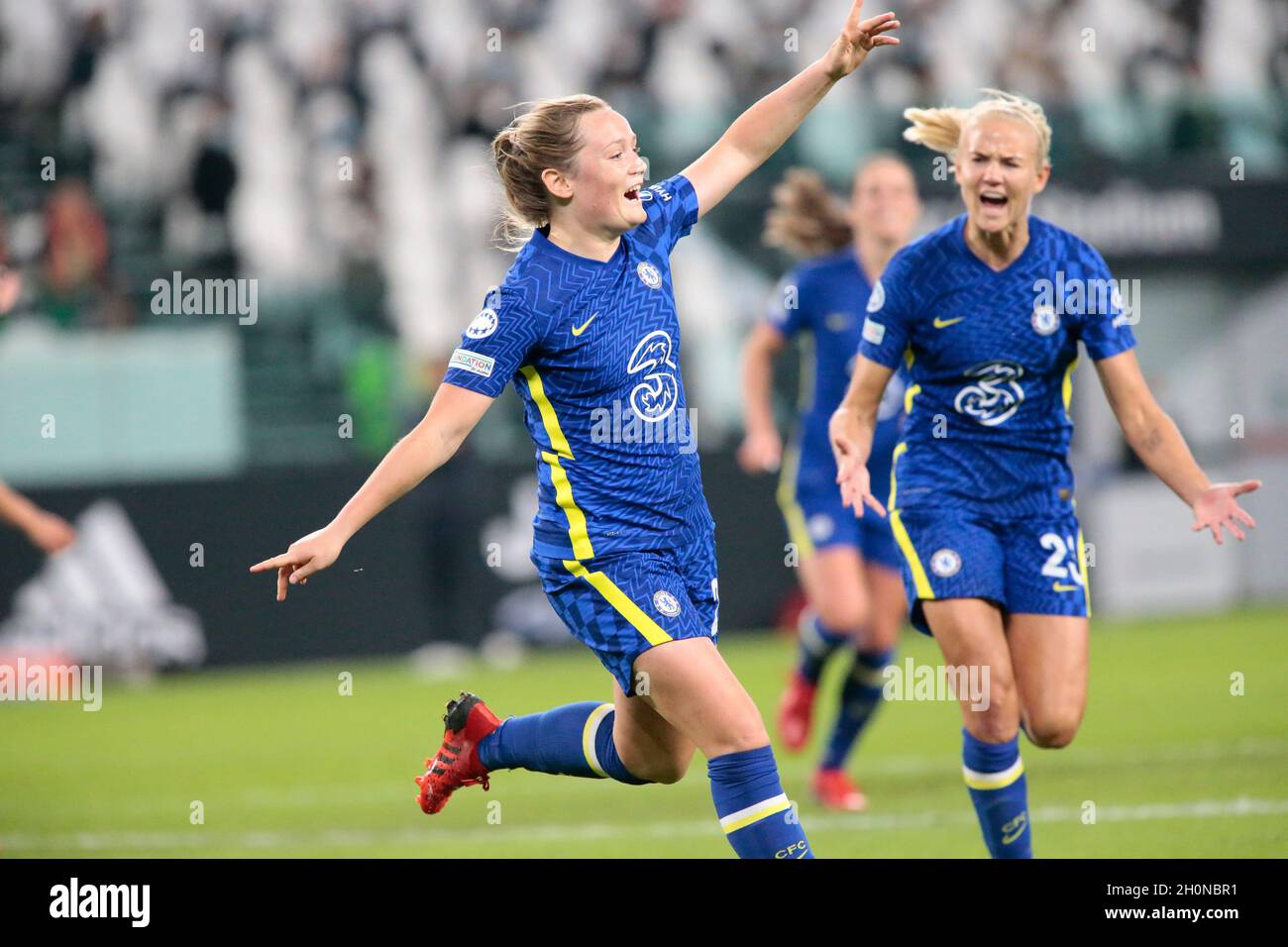 Torino, 13 ottobre 2021, Erin Cuthbert del Chelsea FC Donne durante la UEFA Women's Champions League, Group A football match tra Juventus FC e Chelsea FC il 13 ottobre 2021 allo stadio Juventus di Torino Foto Stock