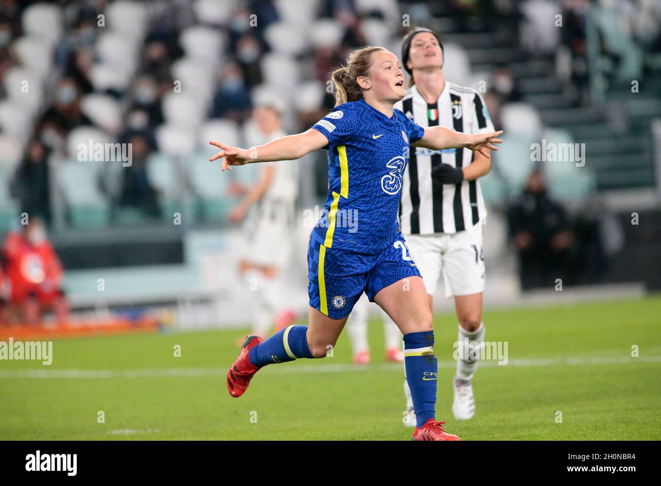 Torino, 13 ottobre 2021, Erin Cuthbert del Chelsea FC Donne durante la UEFA Women's Champions League, Group A football match tra Juventus FC e Chelsea FC il 13 ottobre 2021 allo stadio Juventus di Torino Foto Stock