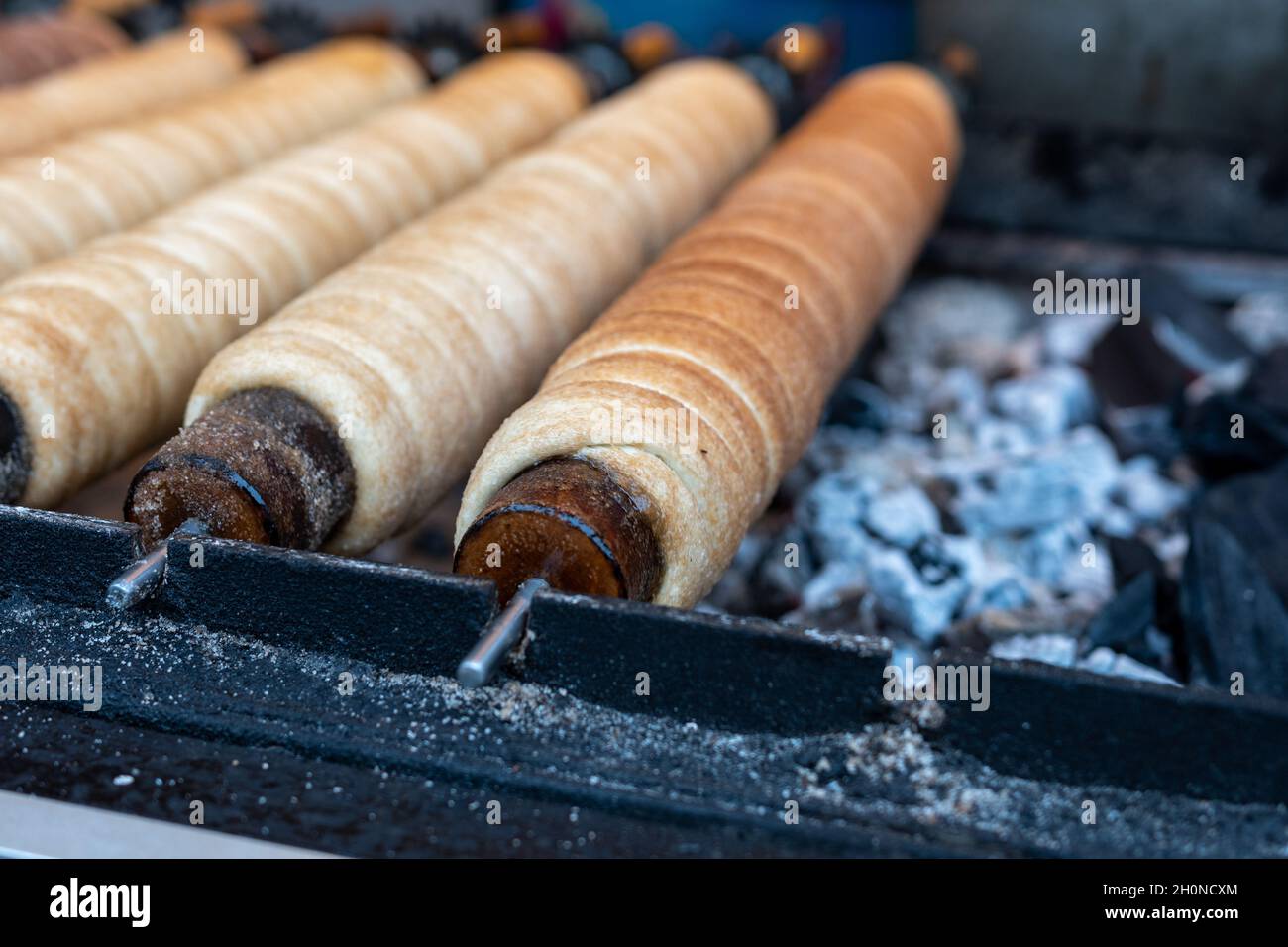 Panetteria Trdelnik sulla strada a Praga, Repubblica Ceca. Foto Stock