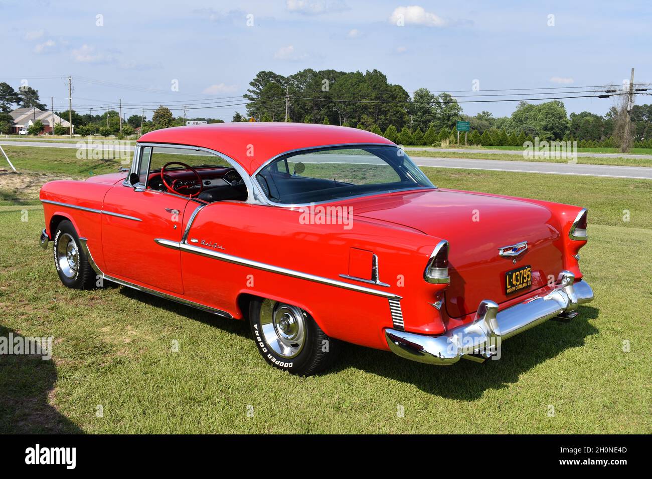 Un Red 1955 Chevrolet Hardtop in mostra ad un Car Show. Foto Stock