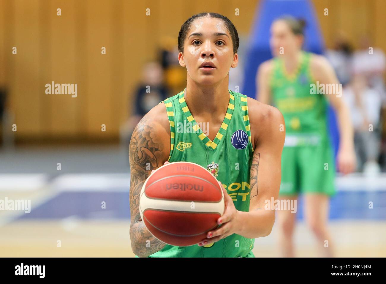 Gdynia, Polonia. 13 ottobre 2021. Gabby Williams ha visto in azione durante la partita del gruppo B delle Donne dell'Euro League tra VBW Arka Gdynia e Sopron Basket a Gdynia. (Punteggio finale; VBW Arka Gdynia 71:86 Sopron Basket ). (Foto di Tomasz Zasinski/SOPA Images/Sipa USA) Credit: Sipa USA/Alamy Live News Foto Stock