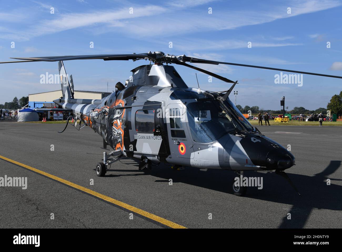 Agusta belga Un elicottero 109 in esposizione statica durante il Chièvres Air Fest, Chièvres, Belgio, 25 settembre 2021 (U.S.A. Esercito foto di Pascal Demeuldre) Foto Stock