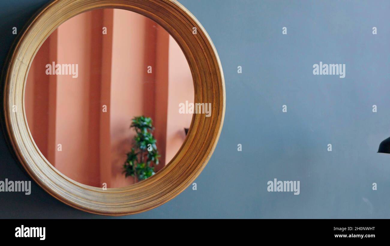 Una foto di sfondo con uno specchio Foto Stock