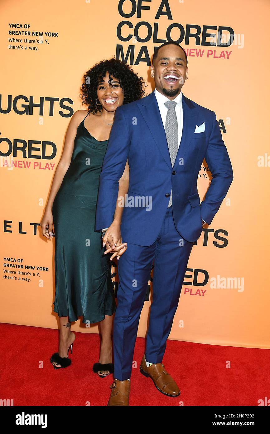 Il membro del cast Tristan 'mack' Wilds e la moglie Christina partecipano alla 'THOUGHTS OF A COLOURED MAN' Broadway Opening Night il 13 ottobre 2021 al Golden Theatre di New York, New York, USA. Questo è il primo gioco nella storia di Broadway ad essere scritto, diretto, interpretato e prodotto da artisti neri. Robin Platzer/ Twin Images/ Credit: Sipa USA/Alamy Live News Foto Stock