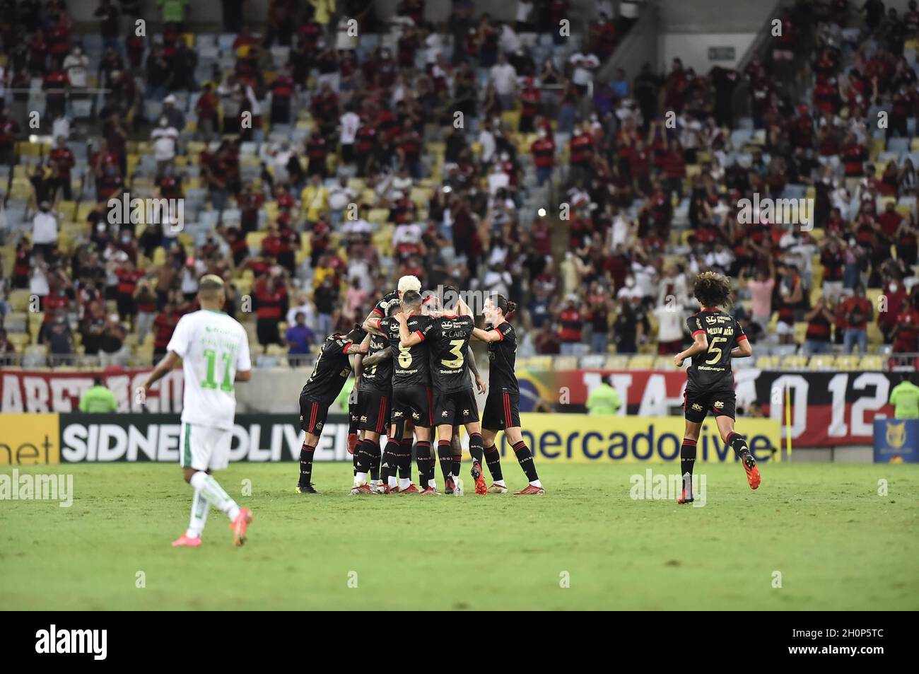 I giocatori di Flamengo festeggiano dopo aver segnato il terzo gol di Andreas Pereira contro Juventude durante il Campeonato Brasileiro (Nazionale Brasiliano) Foto Stock