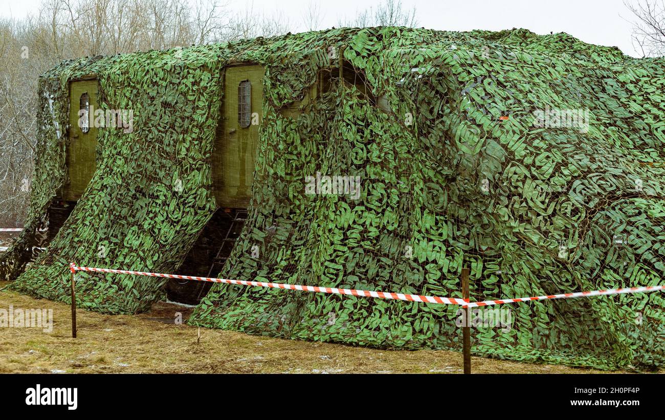 Voronezh, Russia. 3 aprile 2019. Posto di comando mascherato visto durante la fase di campo dell'exercise.A complesso tattico e esercizio speciale ha avuto luogo nella regione di Voronezh. All'incontro hanno partecipato dipendenti e militari della Guardia Nazionale e uffici regionali dei dipartimenti di potere dello Stato. (Credit Image: © Mihail Siergiejevicz/SOPA Images via ZUMA Press Wire) Foto Stock