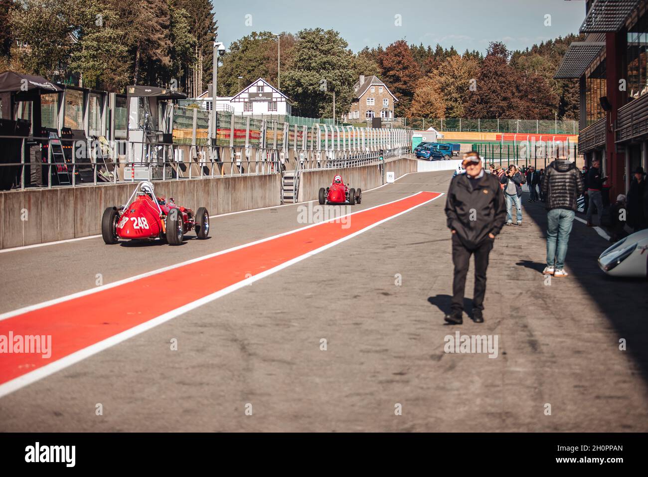 FRANCORCHAMPS, BELGIO-OTTOBRE 2021: Reportage delle 6 ore di corse di auto SPA Foto Stock FRANCORCHAMPS, BELGIO-OTTOBRE 2021: Reportage delle 6 ore di corse di auto SPA Foto Stock