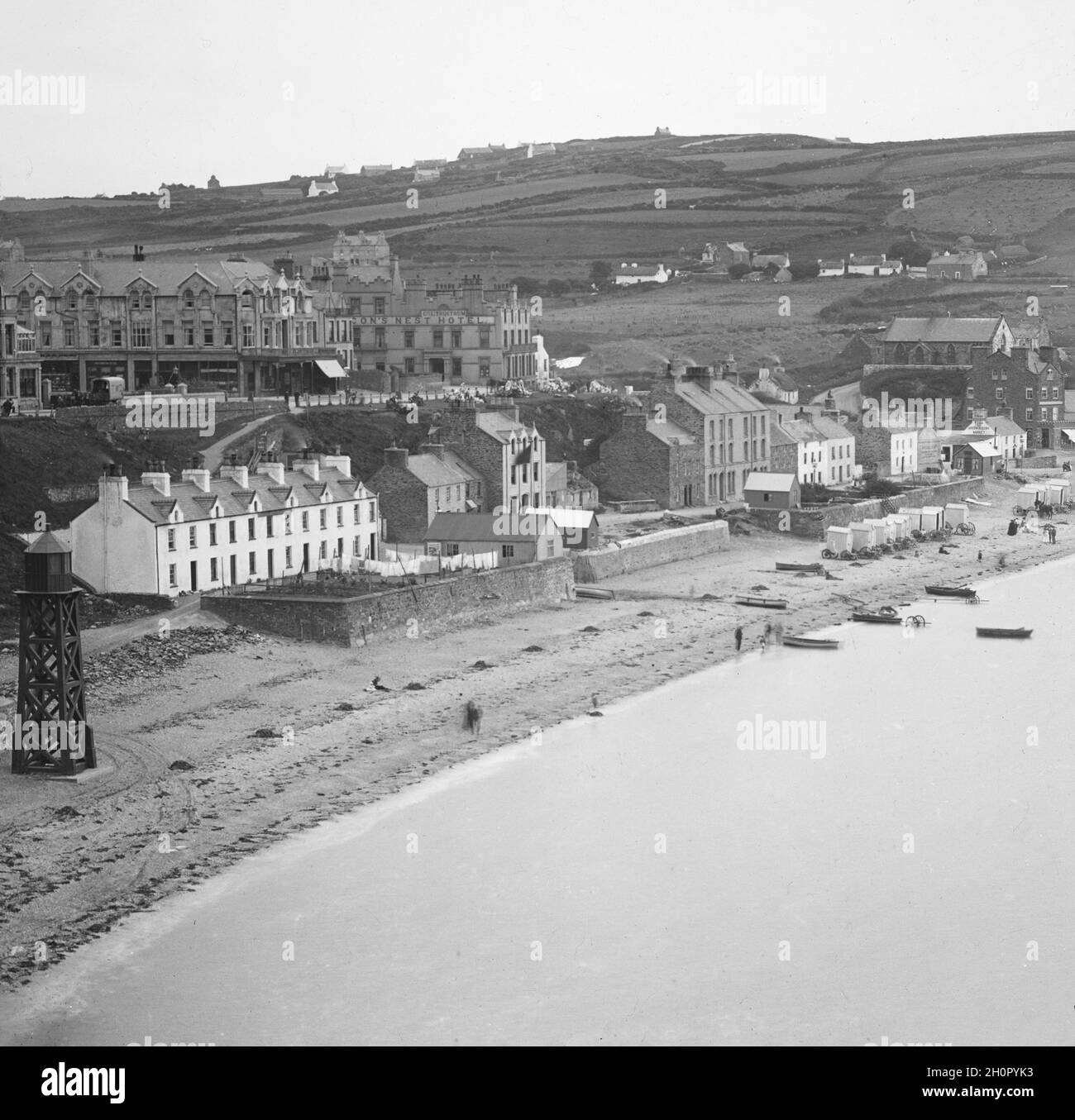 Fotografia vintage in bianco e nero del tardo vittoriano che mostra Port Erin sull'isola di Man al largo della costa occidentale dell'Inghilterra. Foto Stock