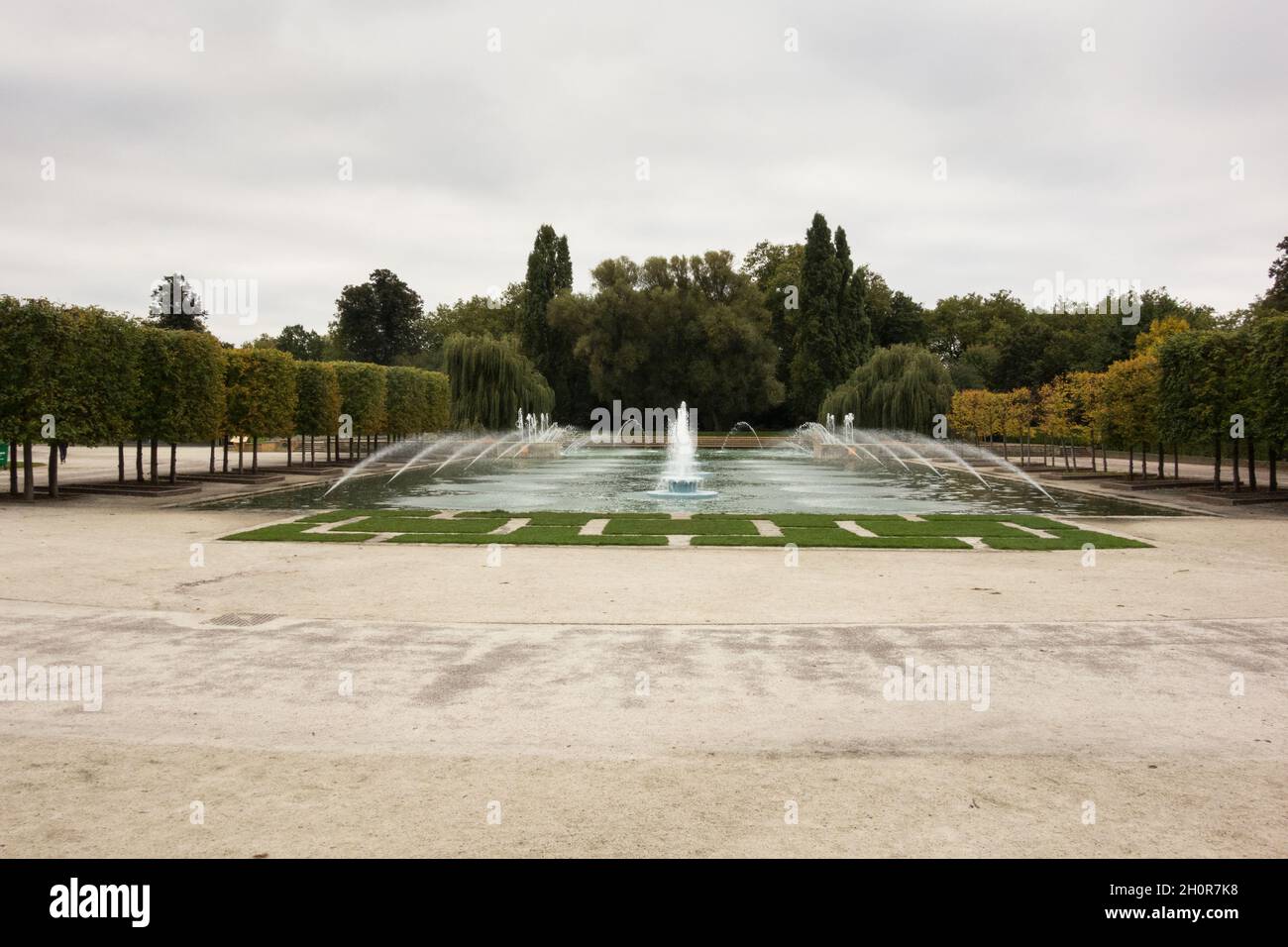 Il Festival di Britain Fountain Lake sul Grand Vista a Battersea Park, Londra, Inghilterra, Regno Unito Foto Stock