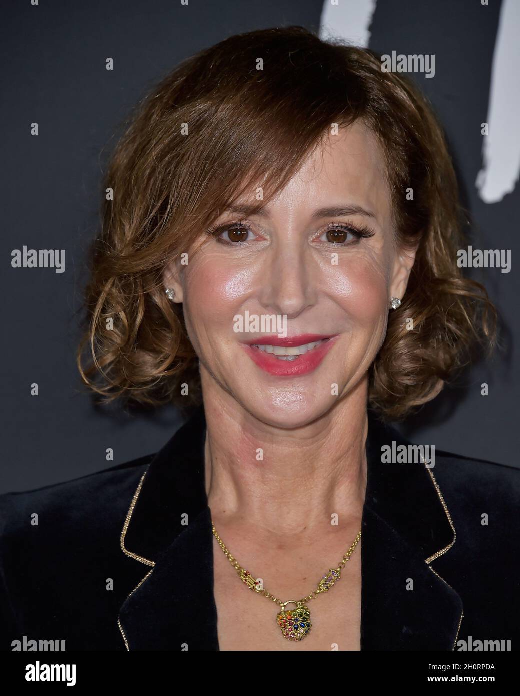 Hollywood, Stati Uniti. 13 ottobre 2021. HOLLYWOOD, LOS ANGELES, CALIFORNIA, USA - OTTOBRE 13: Lo scrittore Sara Goodman arriva al Los Angeles Premiere di Amazon Studios e Sony Pictures Television 'i Know What You DID Last Summer' tenuto presso l'Hollywood Roosevelt il 13 ottobre 2021 a Hollywood, Los Angeles, California, Stati Uniti. (Foto di Image Press Agency/Sipa USA) Credit: Sipa USA/Alamy Live News Foto Stock