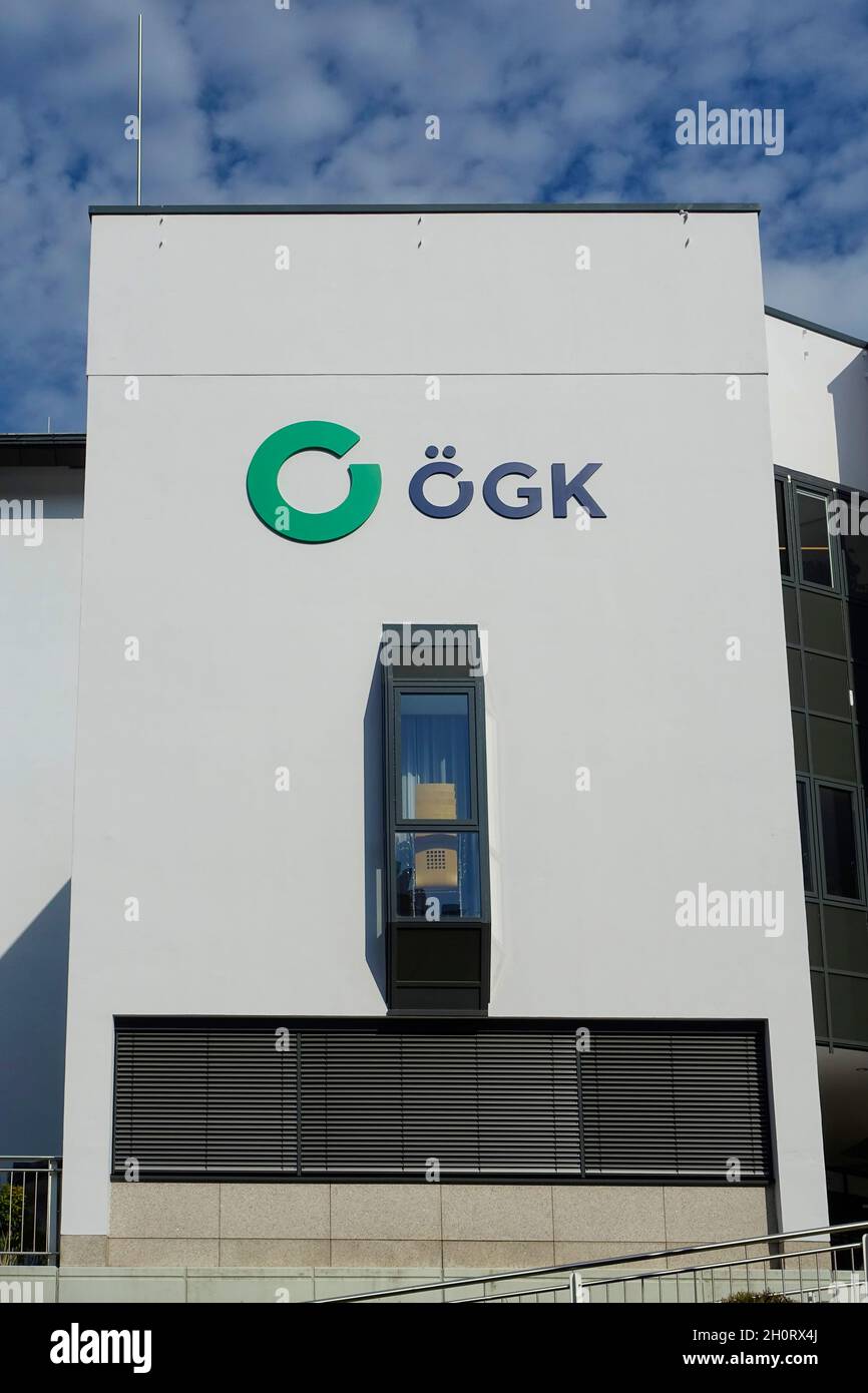 Costruzione della ÖGK, compagnia di assicurazione sanitaria austriaca a Bad  Schallerbach, Austria Foto stock - Alamy
