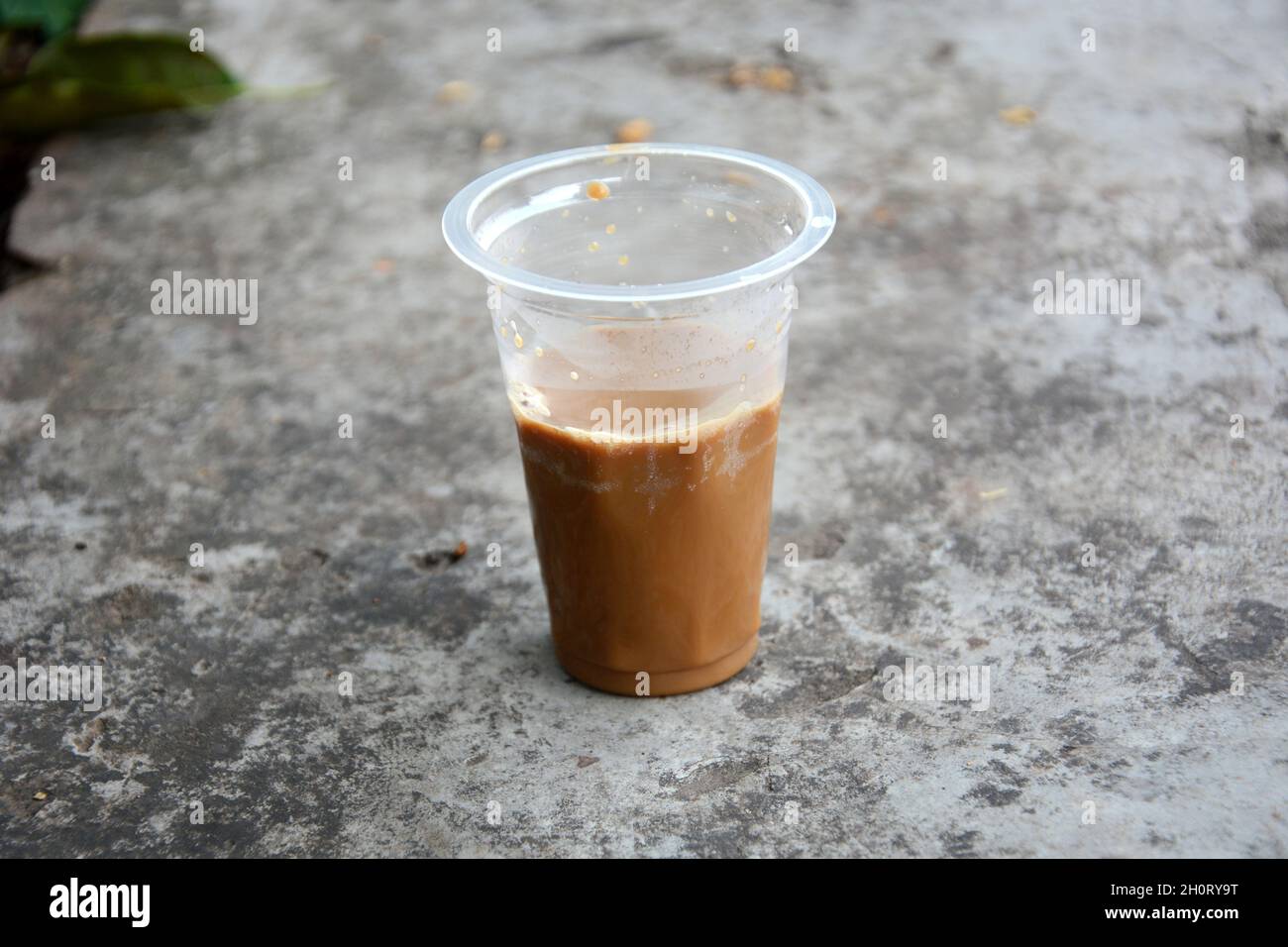 foto ad alta risoluzione di caffè cremoso in una tazza di plastica Foto Stock