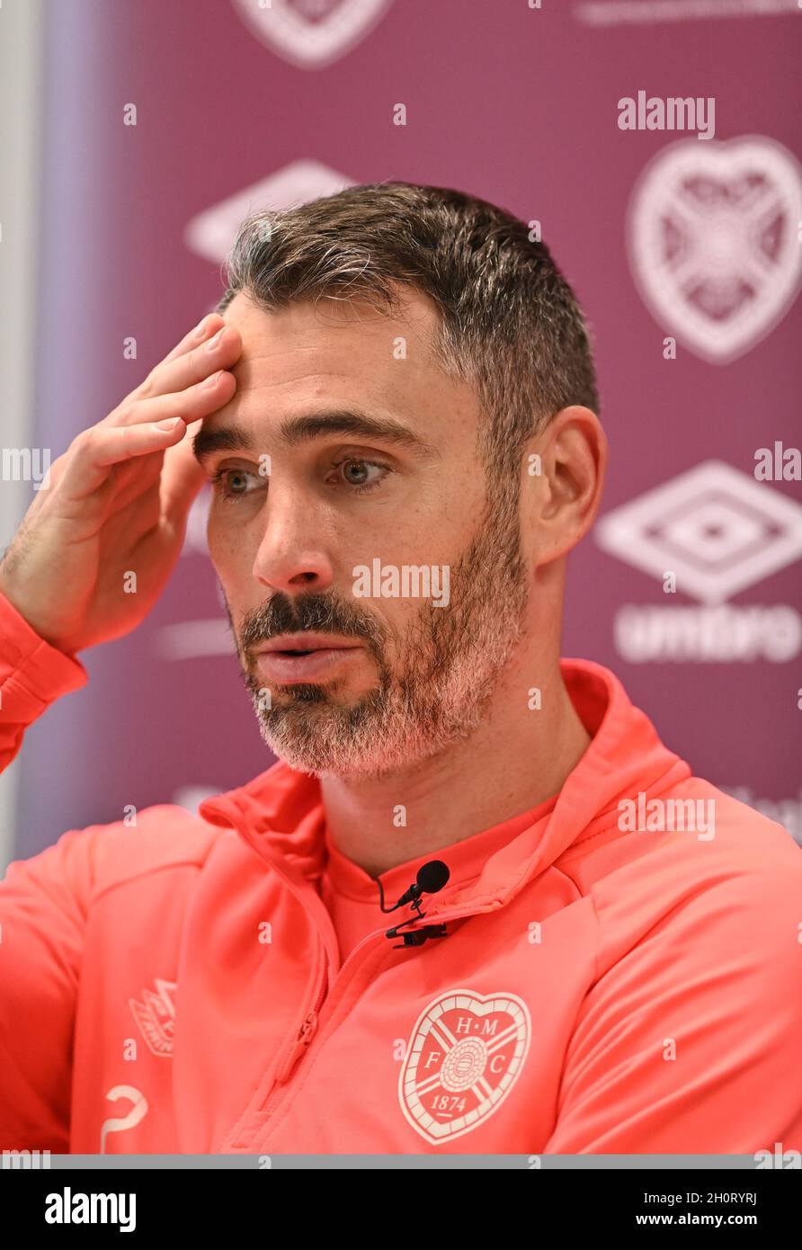 Oriam Sports Centre Riccarton, Edimburgo. Scozia UK.14 ottobre 21. Hearts Michael Smith Conferenza stampa per Rangers Match . Credit: eric mccowat/Alamy Live News Foto Stock