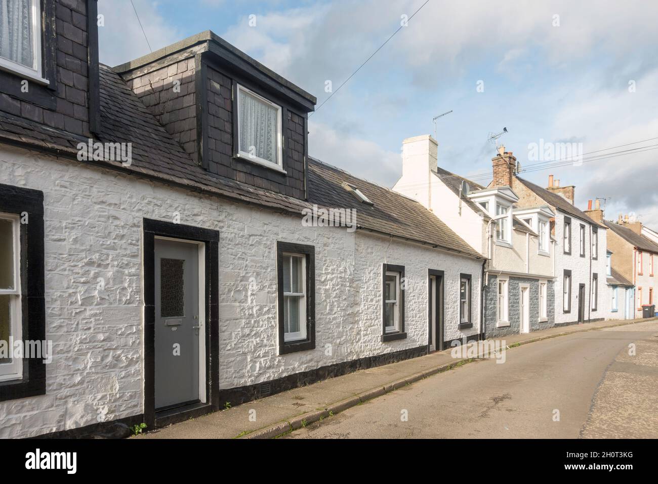 Una strada di cottage a Moffat, Dumfriesshire, Scozia, Regno Unito Foto Stock