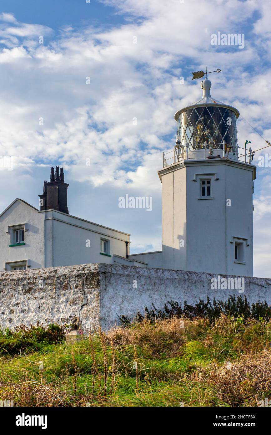 Lizard Point Lighthouse nel sud-ovest della Cornovaglia Inghilterra Regno Unito originariamente costruito nel 1751 dal proprietario di terra Thomas Fonnereau nel punto meridionale della Gran Bretagna. Foto Stock