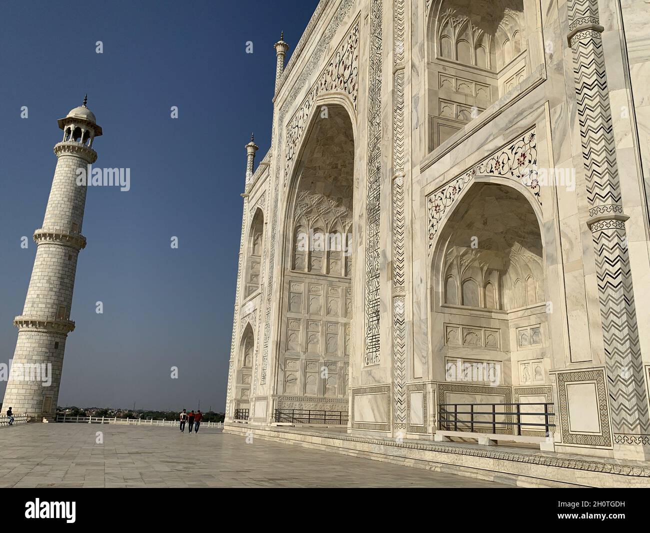 Bellissimo scatto di ingresso Taj Mahal alla luce del giorno Foto Stock