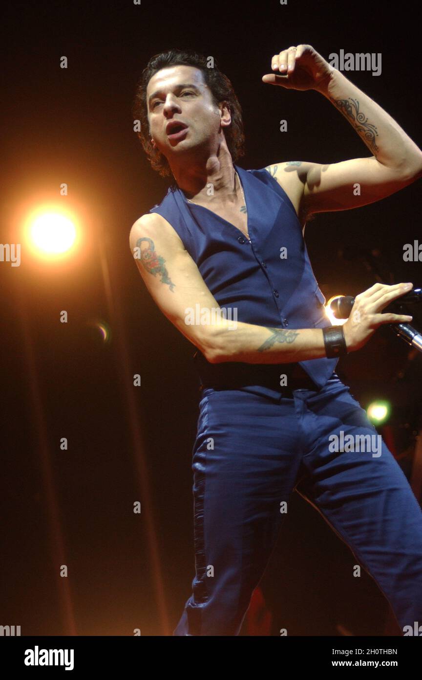 Milano Italia 2009-10-24 : concerto dal vivo della MODALITÀ DEPECHE al Forum Assago, Exciter Tour 2001, la cantante Dave Gahan durante lo spettacolo Foto Stock