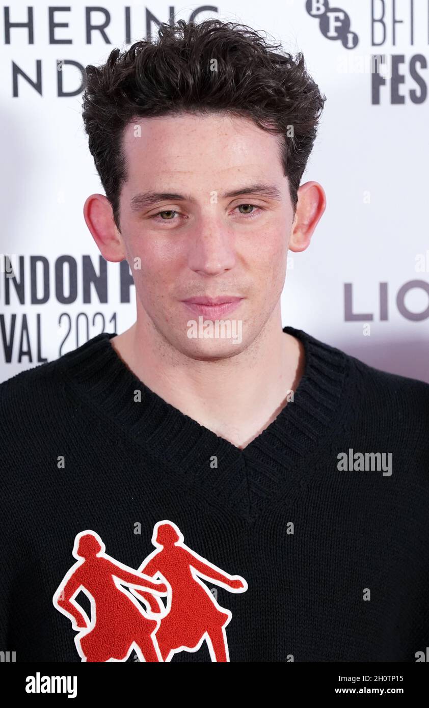 Josh o'Connor arriva per la prima britannica di 'Mothering Sunday', presso il Royal Festival Hall di Londra durante il BFI London Film Festival. Data di emissione: Giovedì 14 ottobre 2021. Foto Stock