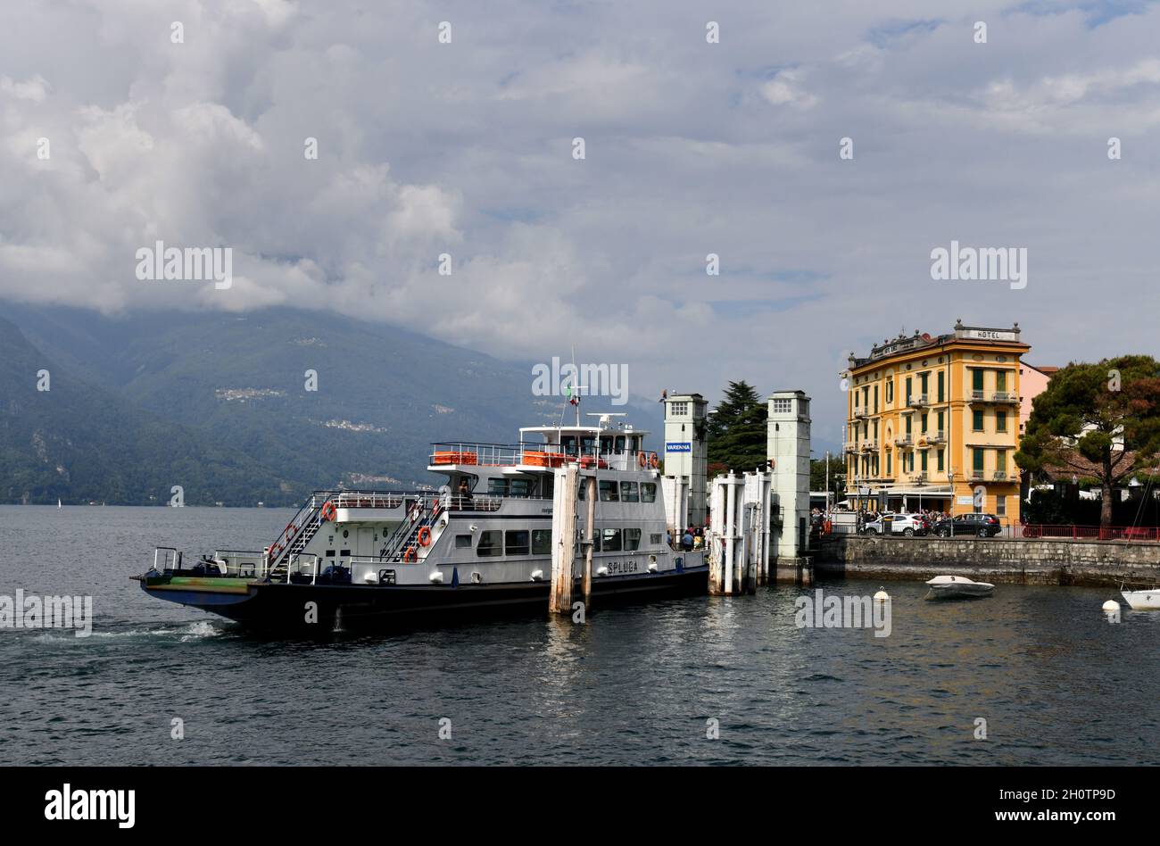 Traghetto per auto Varenna, Lago di Como, Italia Foto Stock