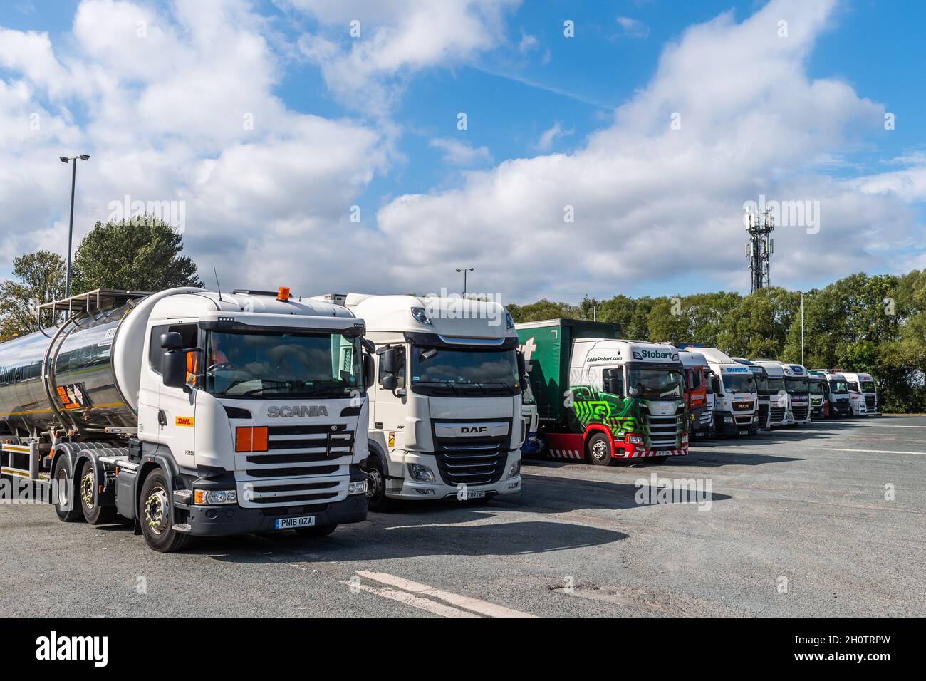 Stazione di servizio Burtonwood/fermata camion sull'autostrada M62 nel Regno Unito. Foto Stock