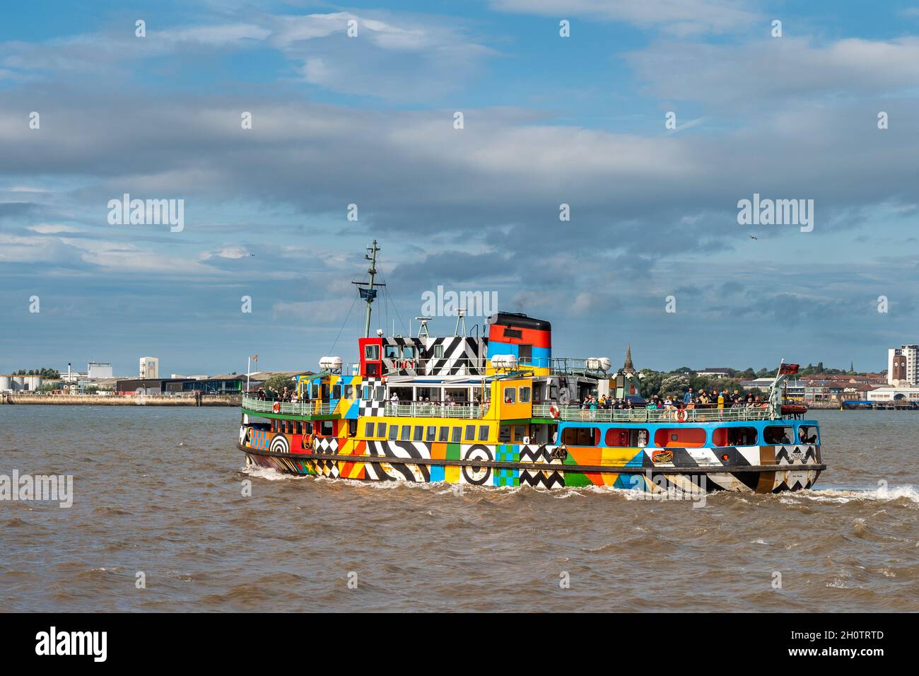 Mersey Ferry 'Showdrop' naviga lontano dal molo di Pier Head a Liverpool, Merseyside, Regno Unito. Foto Stock