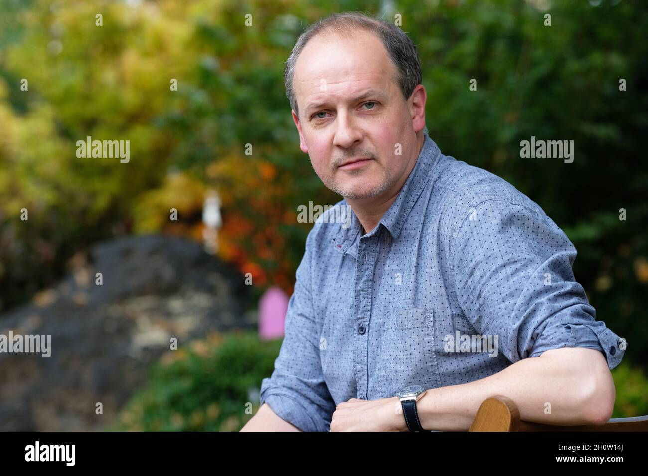 Cheltenham Letteratura Festival, Cheltenham, Regno Unito - Giovedì 14 Ottobre 2021 - Richard Atkinson autore a Cheltenham - il Festival si svolge fino a Domenica 17 Ottobre - credito: Steven May/Alamy Live News Foto Stock