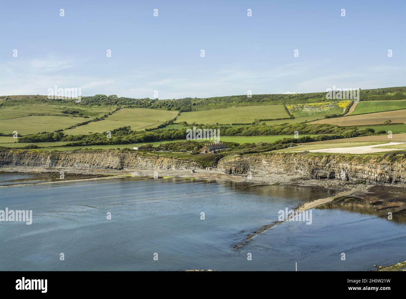 Baia inglese vicino alla costa jurasic, scogliere Foto Stock