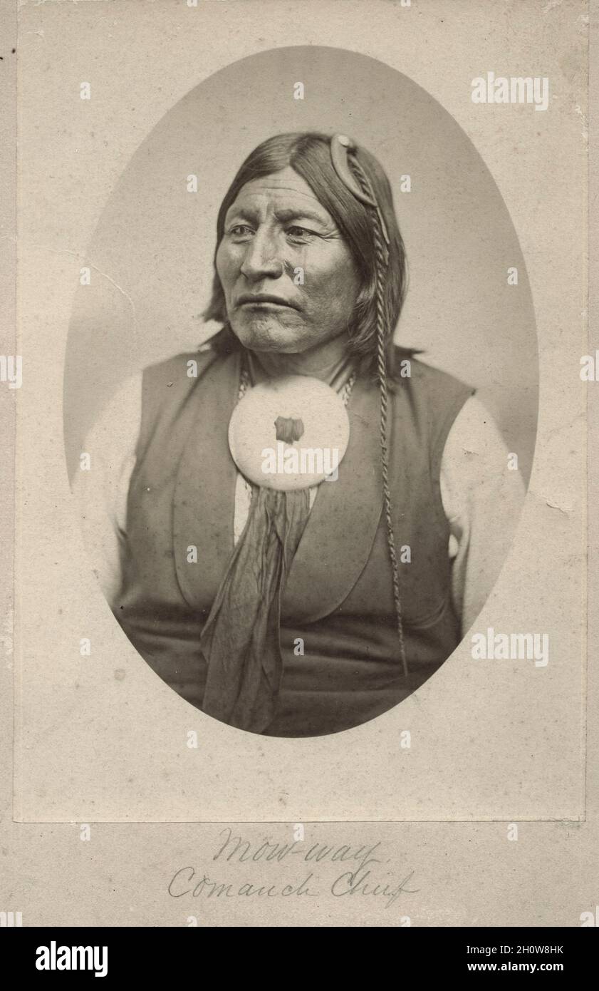 Ritratto di Mow-way (noto anche come Shaker Shaker Shaker Shaker Shaking Hand o Hand) (circa 1825 – 1886), capo della band Kotsoteka dei Comanches, circa 1870. Fotografia di William Stinson Soule (1836 - 1908) Foto Stock