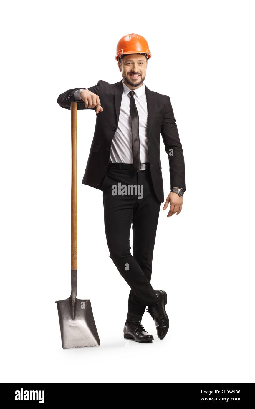 Uomo d'affari con un casco in piedi con una pala isolata su sfondo bianco Foto Stock