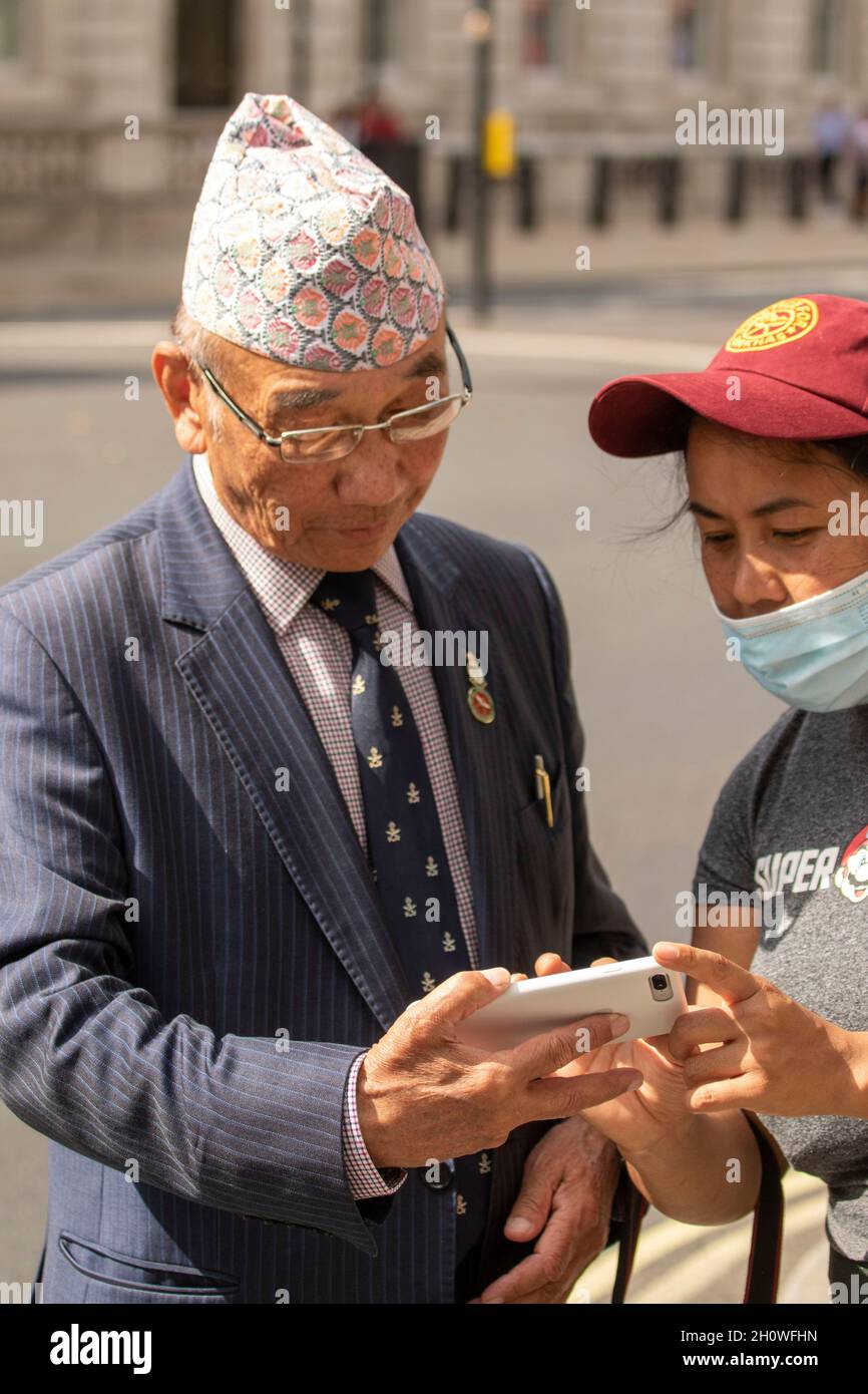 Gurkhas coraggioso e leale e i loro sostenitori che dimostrano contro il trattamento del governo britannico di loro in servizio e in pensione, compreso il digiuno Foto Stock