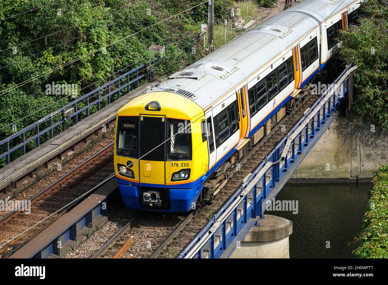 Treno terrestre a Londra Inghilterra Regno Unito Foto Stock