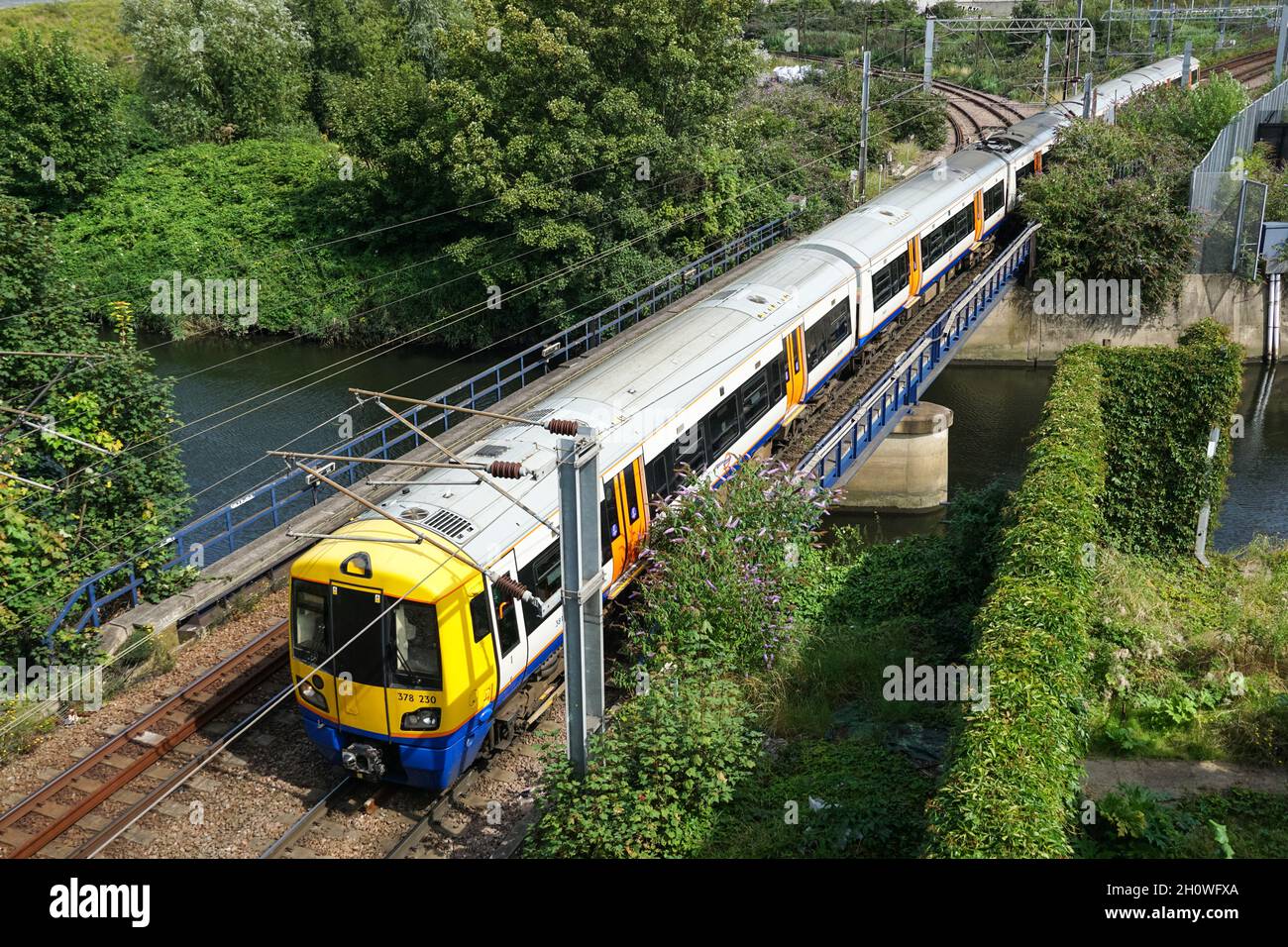 Treno terrestre a Londra Inghilterra Regno Unito Foto Stock