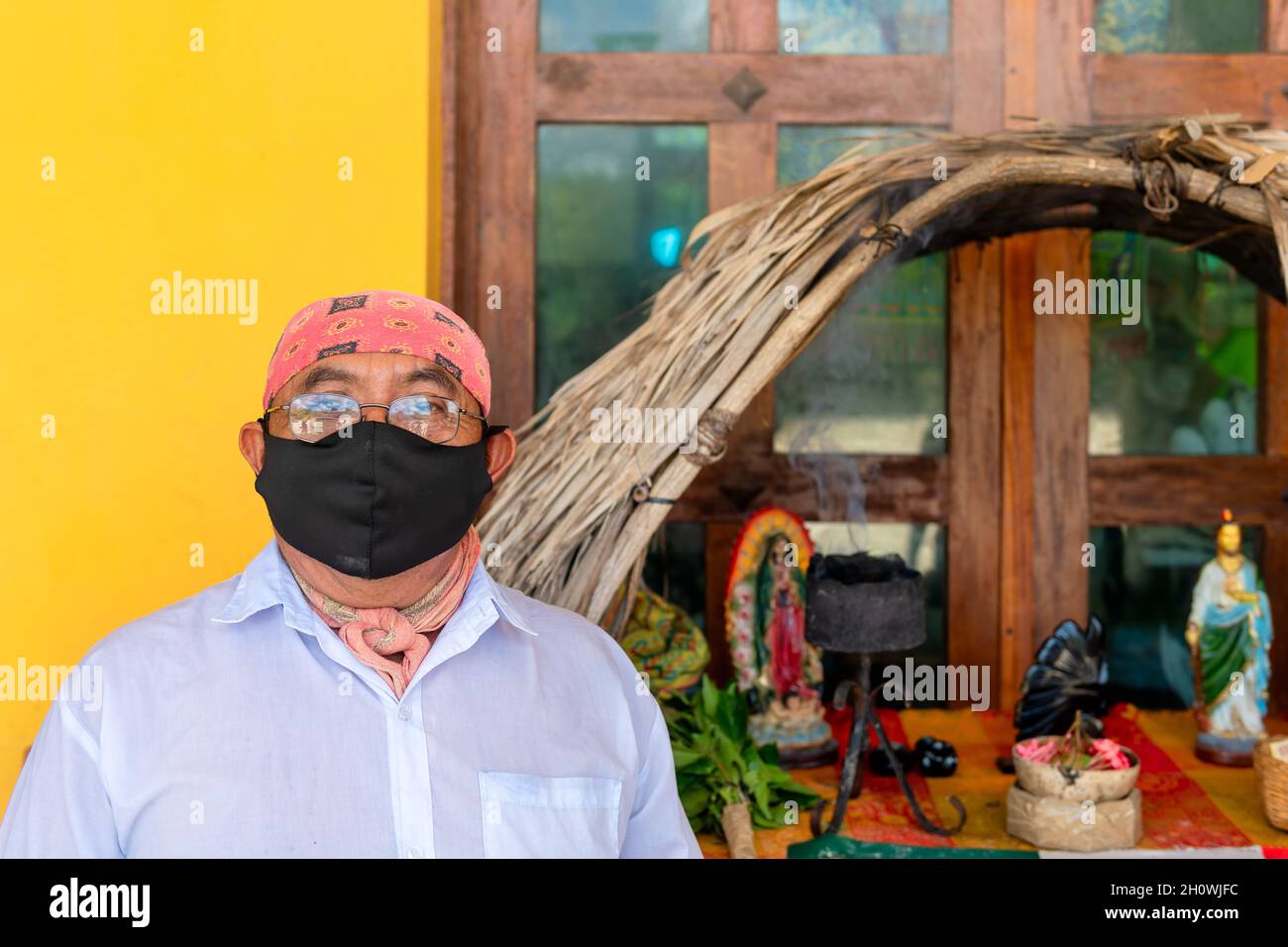 Sacerdote Maya, Messico, 2021 anni Foto Stock