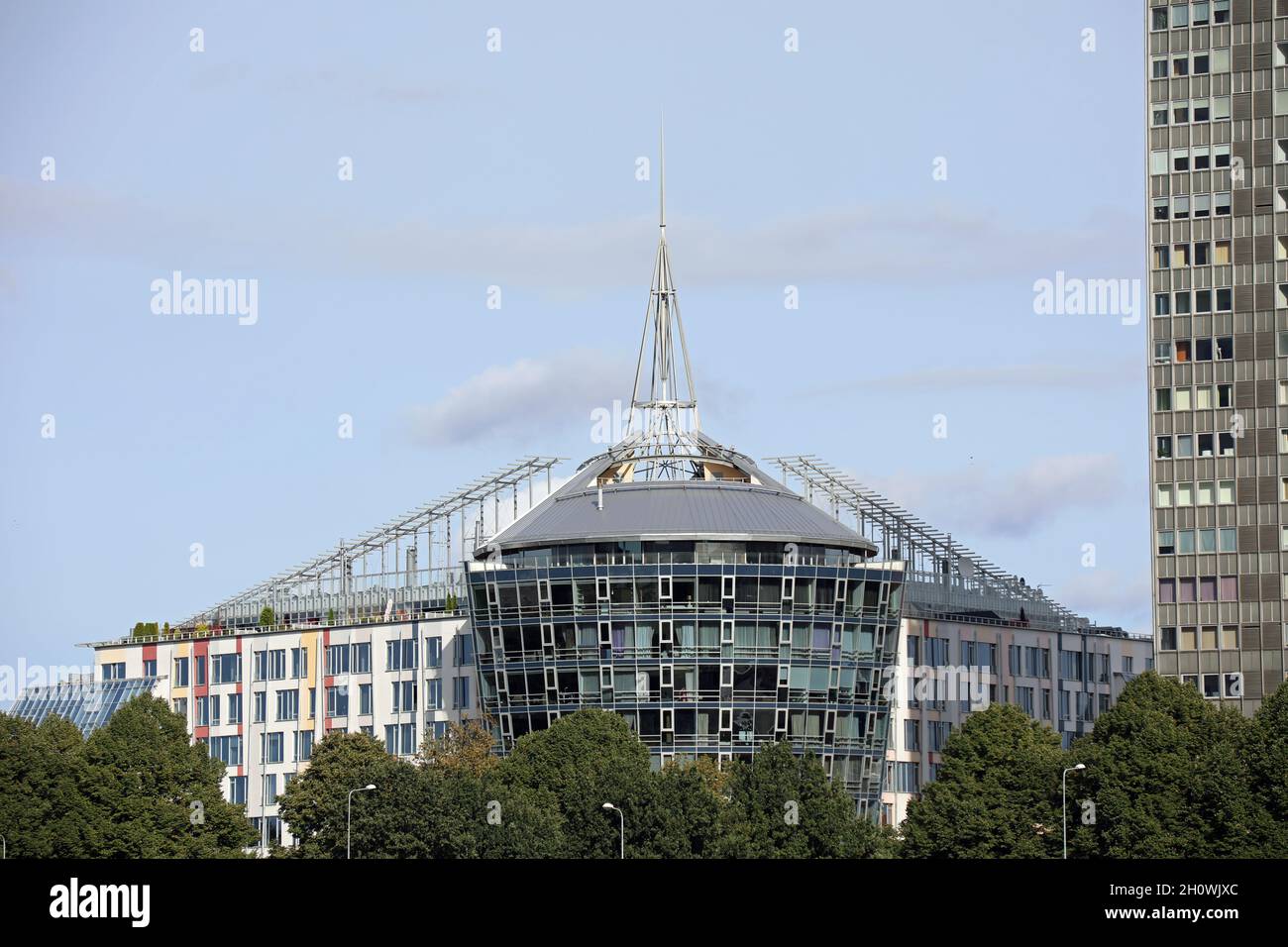 Moderni appartamenti lungo il fiume nella città di riga Foto Stock