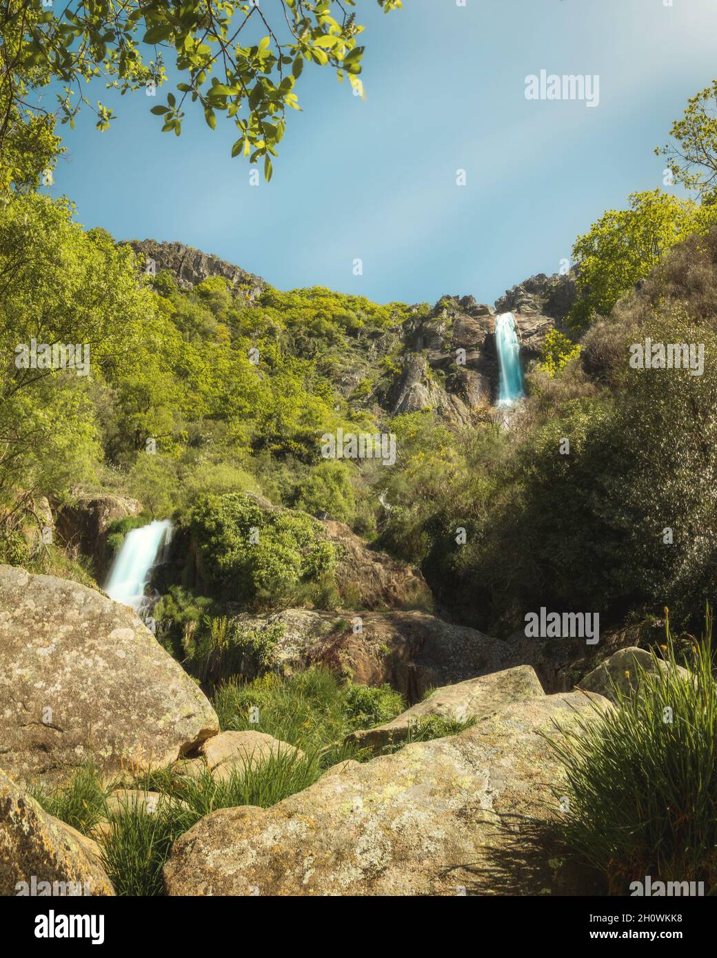 Grande cascata chiamata Frecha da Mizarela in Serra da Freita ad Arouca Foto Stock