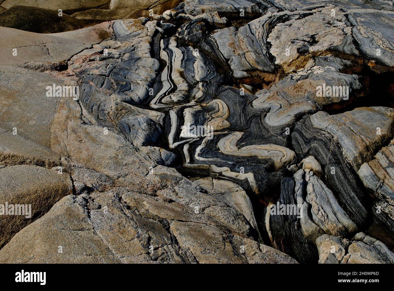 Formazioni rocciose su un'isola dell'arcipelago di Fjällbacka, sulla costa occidentale della Svezia Foto Stock