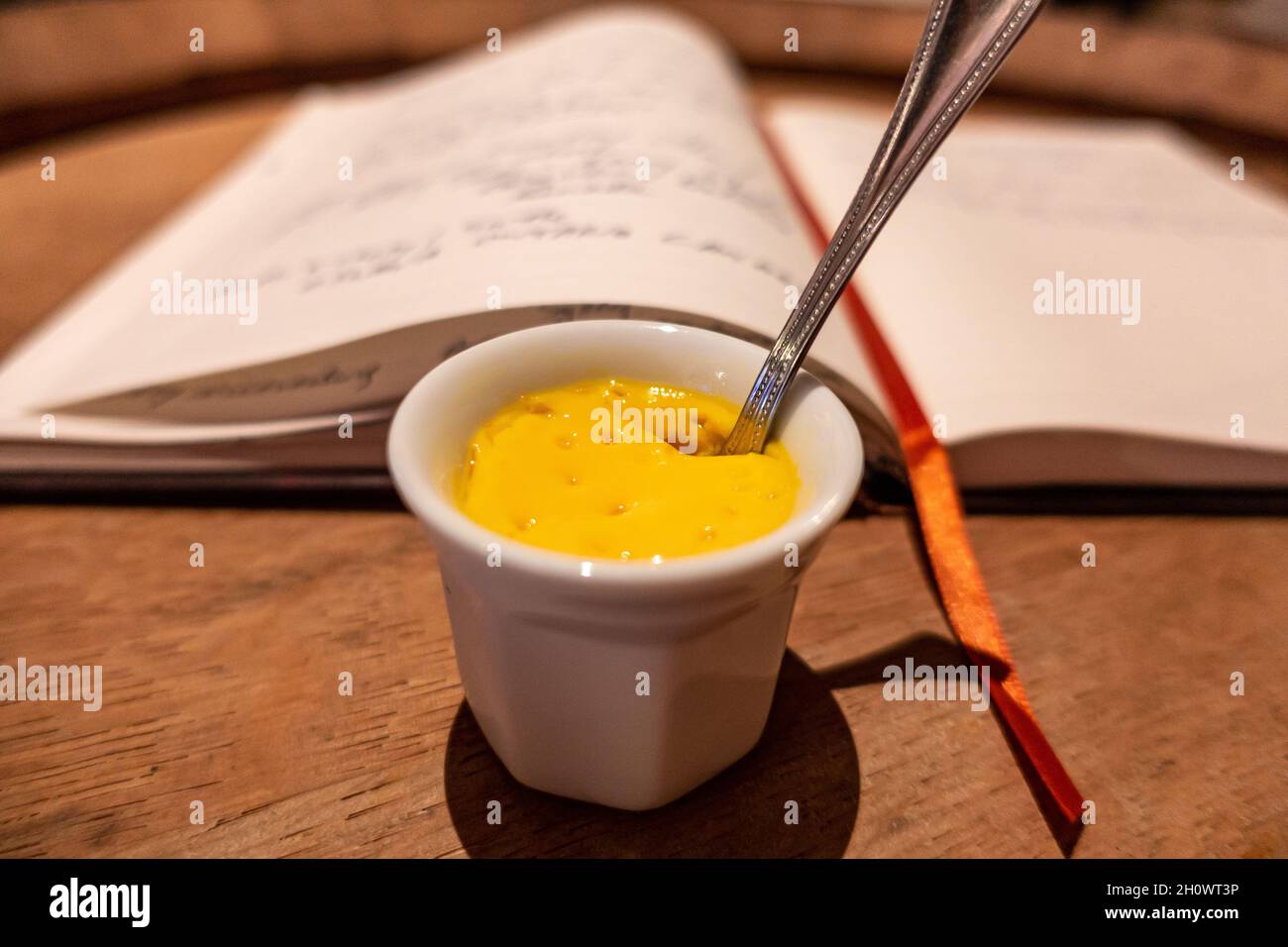 French Food - Custard regionale della Normandia Foto Stock