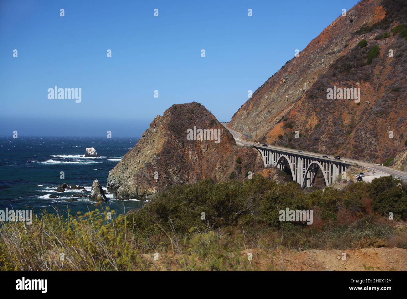 Vista sul ponte Big Creek lungo l'autostrada 1 in California Foto Stock